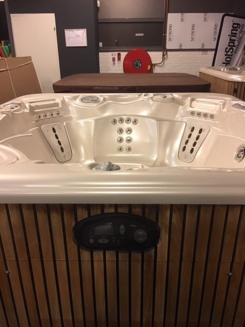 IMG_7888-e1565784583545.jpg HotSpring Vanguard Sanum – verkocht – - Image 1