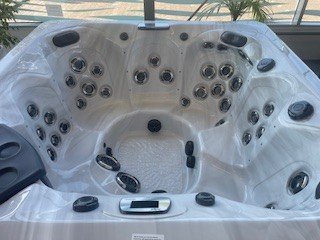 TS7.25.jpg MasterSpas® Twilight Series 7.25 – 214x214x97 cm - Image 1