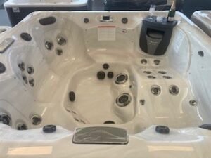 MasterSpas® Twilight Series 8.2 – 239x239x97 cm