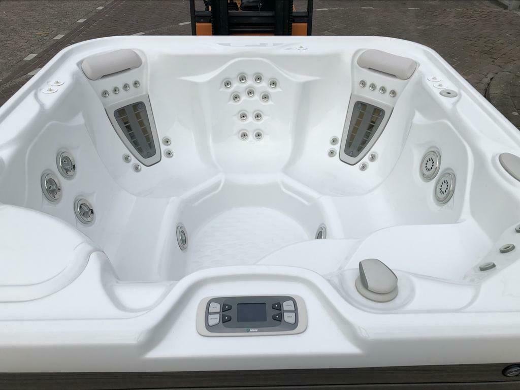 Vanguard-6-1.jpg HotSpring Vanguard – verkocht – - Image 1